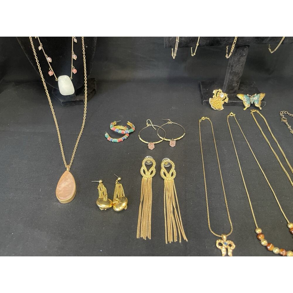 Vintage To Now Gold tone Jewelry Lot Necklace Bracelet Earrings Brooch - Picture 4 of 11
